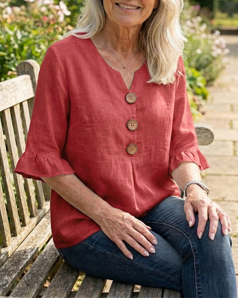 Blusa Inés de algodón-lino lisa con botones de madera y volantes