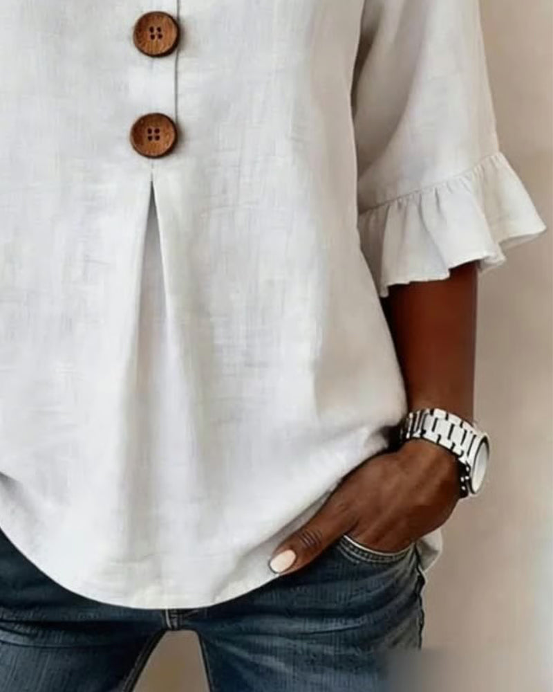 Blusa Inés de algodón-lino lisa con botones de madera y volantes