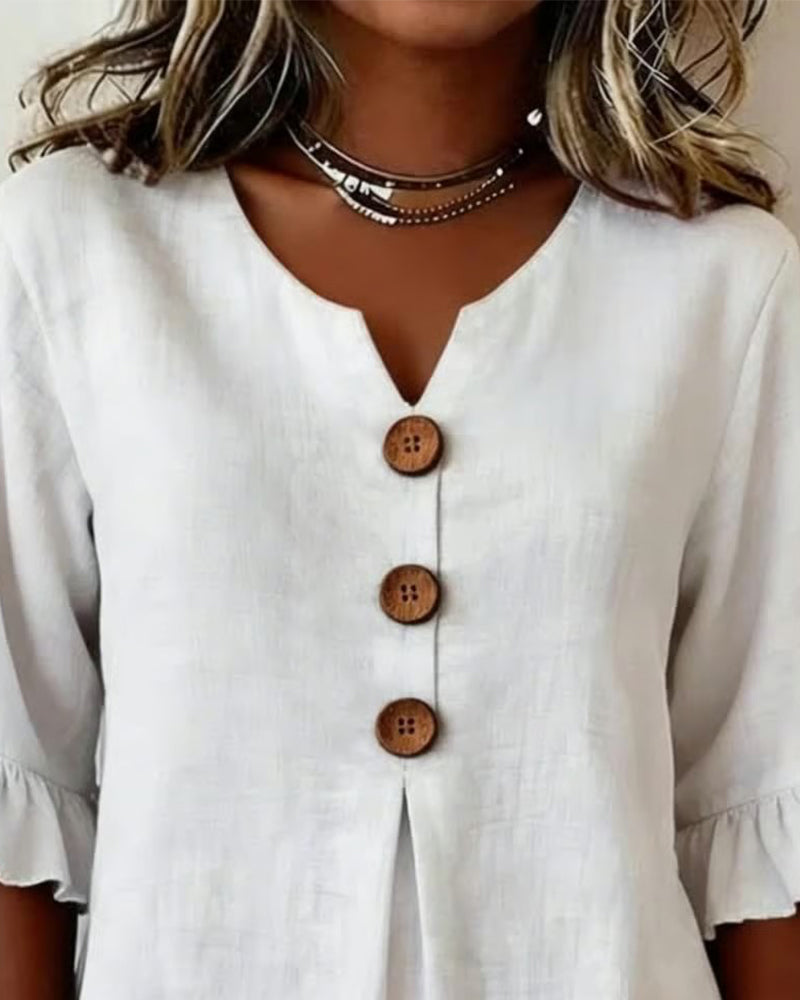 Blusa Inés de algodón-lino lisa con botones de madera y volantes