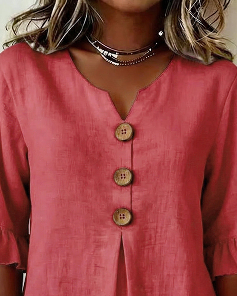 Blusa Inés de algodón-lino lisa con botones de madera y volantes