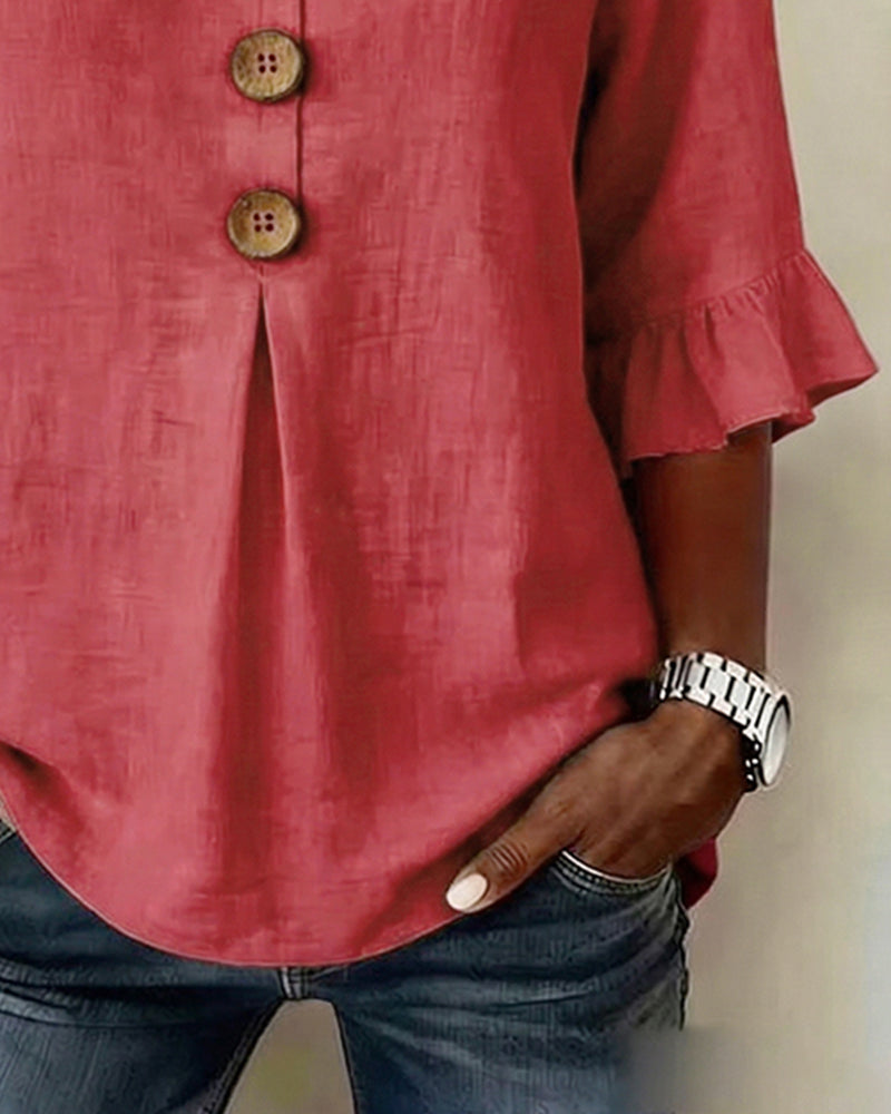 Blusa Inés de algodón-lino lisa con botones de madera y volantes