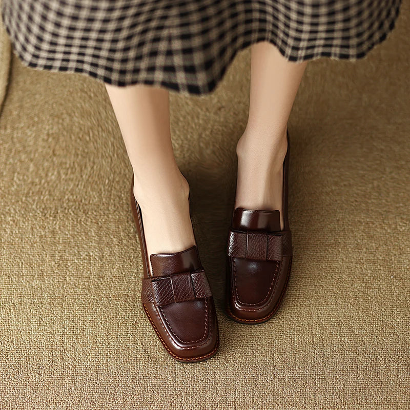 TRISHA | Loafers elegantes con detalle de nudo