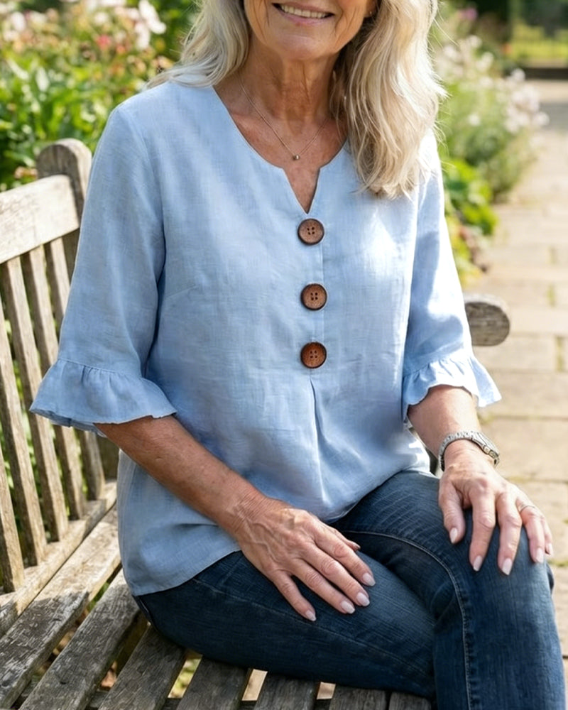 Blusa Inés de algodón-lino lisa con botones de madera y volantes